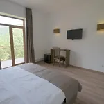 Inn Vovk Sinyak (Transcarpathia)